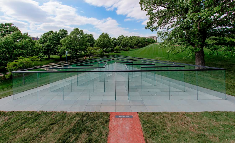Illustration for article titled One Million Pounds of Plate Glass Went Into This Incredible Maze